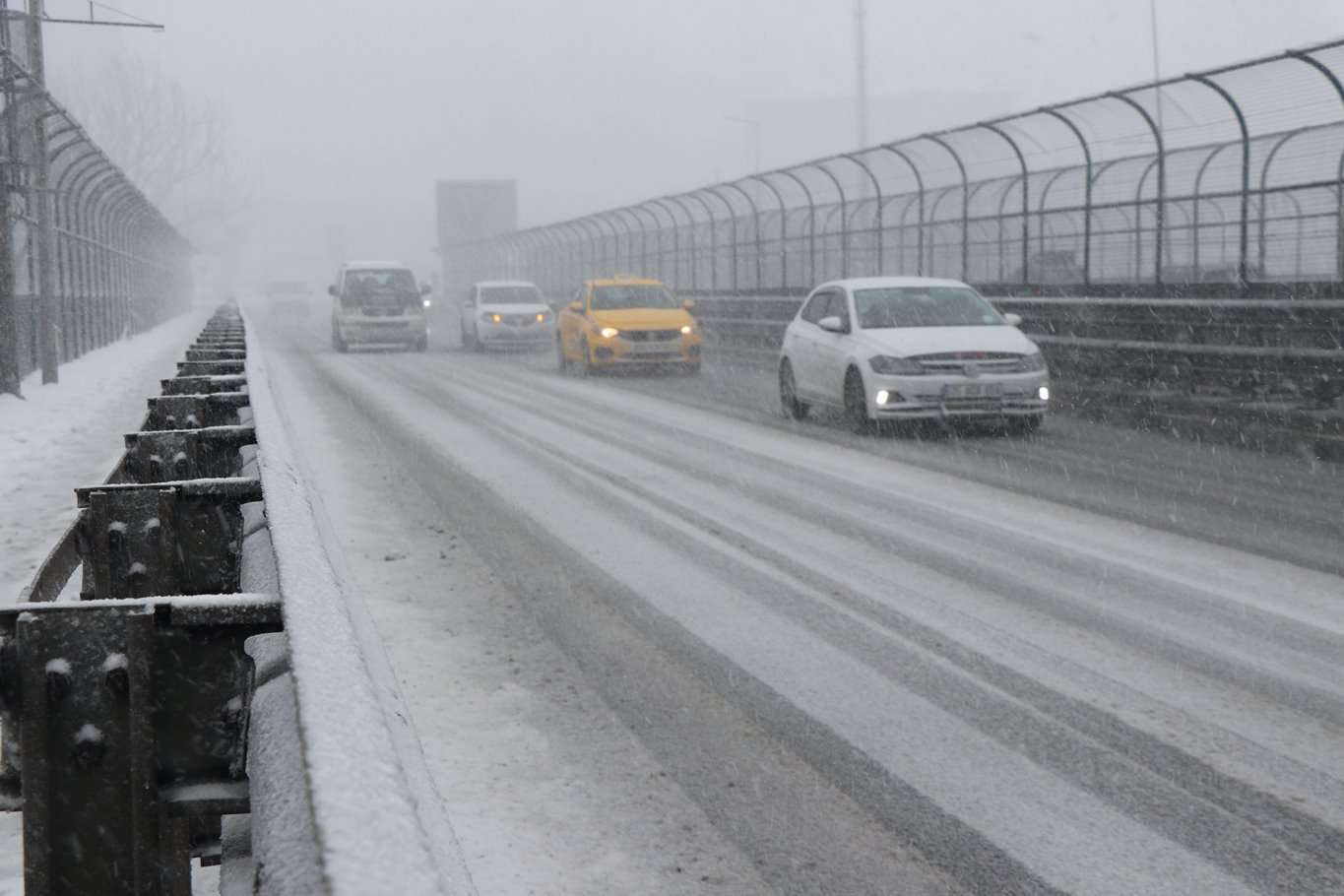 İstanbul'da kar ve tipi etkili olmaya başladı
